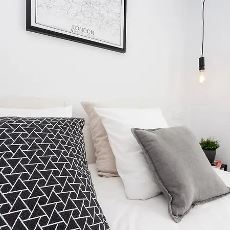 Seaview Flat With Sunny Balcony - Appartamento