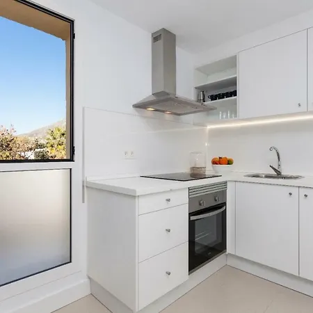 Apartment Seaview Flat With Sunny Balcony -