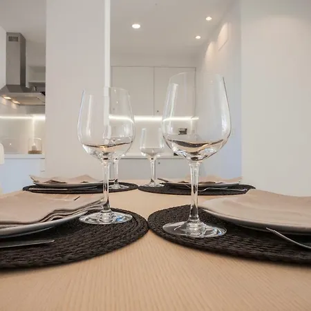 Seaview Flat With Sunny Balcony - Marbella